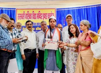राष्ट्रकवि की जयंती पर छात्राओं की कविताओं ने मंत्रमुग्ध किया