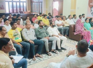ननि पार्षदों के साथ भाजपा महानगर में तिरंगा यात्रा की तैयारियों पर चर्चा