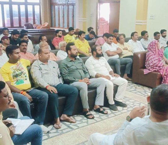 ननि पार्षदों के साथ भाजपा महानगर में तिरंगा यात्रा की तैयारियों पर चर्चा
