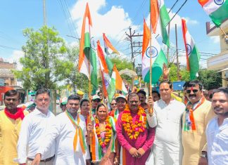 भाजपाइयों ने जोश खरोश से निकाली तिरंगा यात्रा