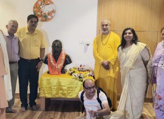 चिन्मय अमृत यात्रा झांसी पहुंची, साधकों व श्रद्धालुओं ने किया स्वागत