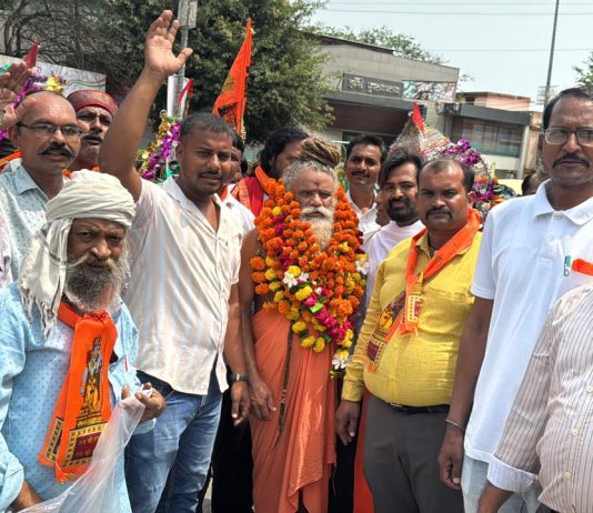 गंगाजल कावड़ यात्रा का पुष्प वर्षा कर किया भव्य स्वागत