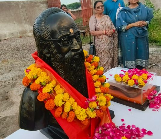 चिन्मय अमृत यात्रा : पादुका पूजन, छात्र संवाद व विविध कार्यक्रम हुए
