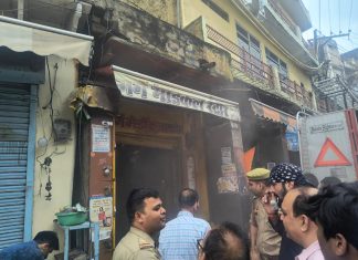 गर्ग मेडिकल स्टोर में आग लगी