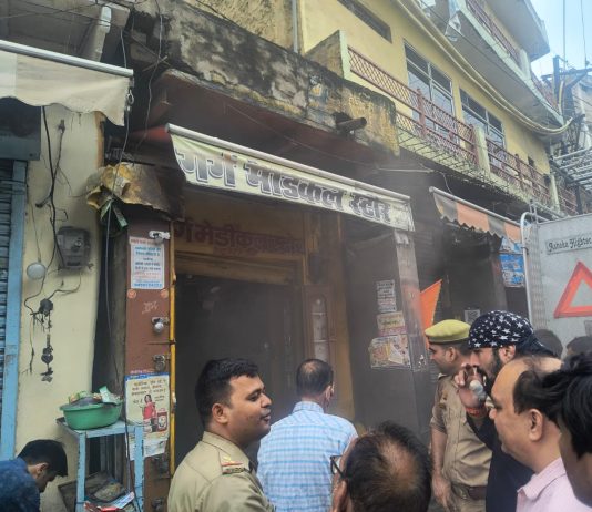 गर्ग मेडिकल स्टोर में आग लगी