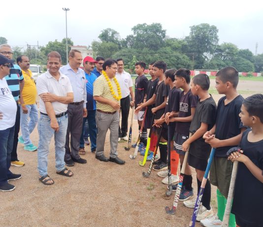 खेल सप्ताह के अंतर्गत फाइव-ए-साइड हॉकी एवं बैडमिंटन मुकाबले आयोजित