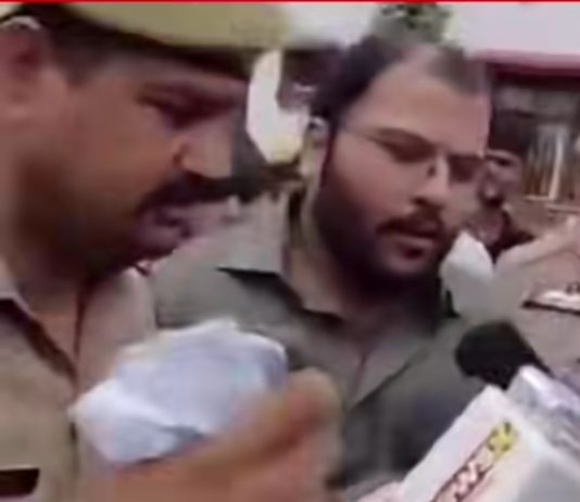 “जेल में बंद मेरे भाइयों को मिट्टी में आने दिया जाये”