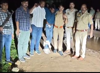 मंगलसूत्र झपट कर भागे बदमाश मुठभेड में दबोचे