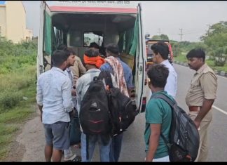 हाईवे पर हादसा: इंदौर से लखनऊ जा रही बस गहरी खाई में पलटी, 16 यात्री घायल