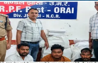 रेलवे की 930 चादर बरामद, फर्म संचालक सहित तीन गिरफ्तार