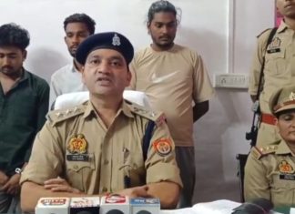 देशी शराब की दुकान में चोरी की शराब व नगदी सहित तीन शातिर चोर गिरफ्तार
