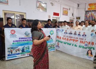 स्वच्छता पखवाड़ा : झांसी स्टेशन पर स्वच्छता रैली निकाल जागरूक किया