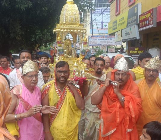 गाजे बाजे के साथ निकाली श्री जी की शोभायात्रा