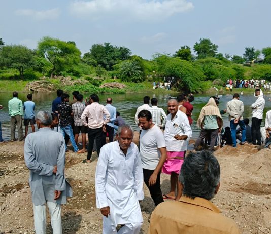 नदी में डूबने से पिता-पुत्र सहित 5 की मौत