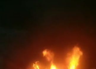 हाईवे पर ट्रक में बैटरी फटने से लगी आग