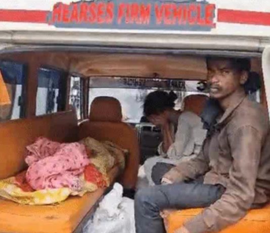 सिपाही ने एम्बुलेंस की व्यवस्था कराई तब पत्नी का शव घर ले जा पाया बेवश पति