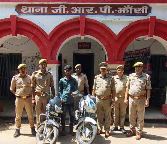 चोरी की बाइक पर POLICE का फण्डा, शातिर हत्थे चढ़ा