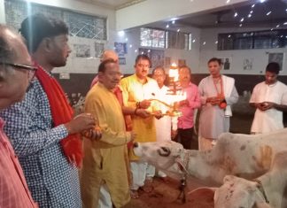 विश्व कल्याण व सर्वमंगल की कामना कर किया गौ माता का पूजन