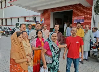 वृद्धा को स्कूटी से टक्कर मारने के विरोध पर साहू परिवार की मारपीट
