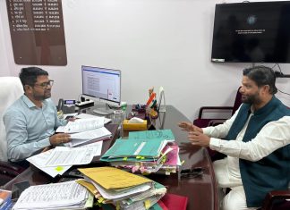 आशियाने बचाने पूर्व मंत्री प्रदीप जैन आदित्य भोपाल में रक्षा संपदा अधिकारी से मिले