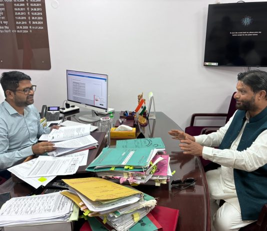 आशियाने बचाने पूर्व मंत्री प्रदीप जैन आदित्य भोपाल में रक्षा संपदा अधिकारी से मिले