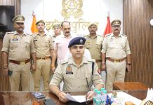 फैक्ट्री में बन रही थी नकली विल्स, गोल्ड फ्लेक सिगरेट