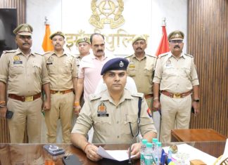 फैक्ट्री में बन रही थी नकली विल्स, गोल्ड फ्लेक सिगरेट