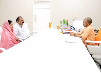 विधायक रवि शर्मा ने मुख्यमंत्री योगी आदित्यनाथ को श्री शिव महापुराण व श्री हनुमंत कथा का दिया निमंत्रण
