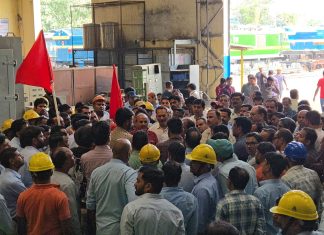 डीजल लोको शेड झाँसी में कर्मचारियों का जोरदार टूल डाउन प्रदर्शन