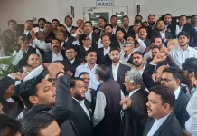 वकीलों ने 3 थाना प्रभारी व जेल अधीक्षक पर लगाए गंभीर आरोप, कार्रवाई की मांग