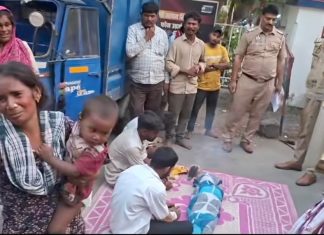 थाने के बाहर शव रख परिजन बोले – हमें न्याय चाहिए