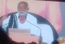 संत मोरारी बापू की राम जन्मोत्सव की कथा में झूमे श्रद्धालु