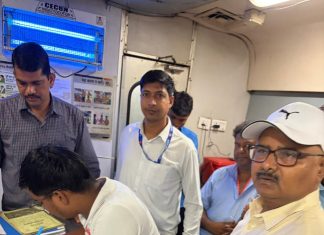 कुशीनगर एक्सप्रेस की पैंट्री कार में 32 अनधिकृत यात्री पकड़े