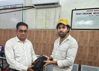 ईमानदारी की मिसाल बने टीटीई नीरज त्रिपाठी